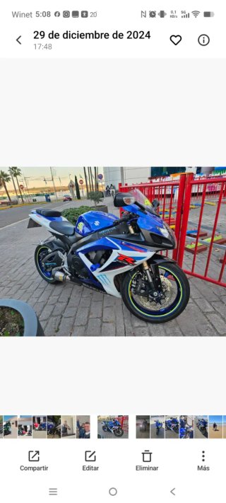 Suzuki GSX-R600 Sportbike Azul y Blanco