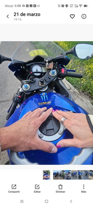 Suzuki GSX-R600 Sportbike Azul y Blanco