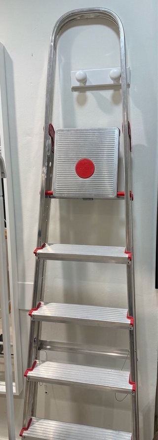 Escalera de aluminio plegable