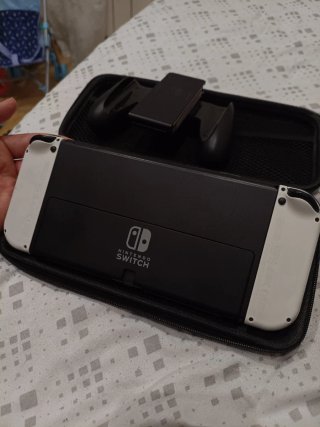 Nintendo Switch OLED Blanca y Negra