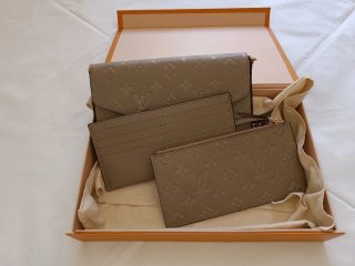 Bolsa Louis Vuitton Pochette Felicie Couro Bege