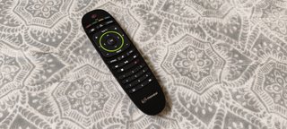 Soporte TV y base para mandos