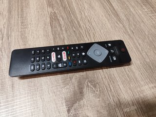 Soporte TV y base para mandos