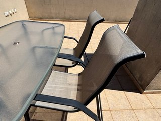 Conjunto mesa y 3 sillas terraza cristal