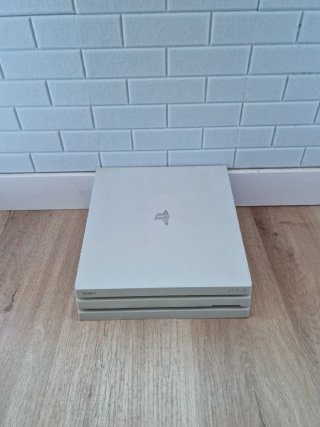 PS4 Pro 1TB Blanca + 4 Juegos + 2 Mandos