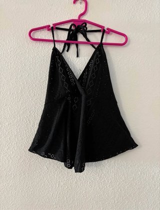 Ropa negra con encaje