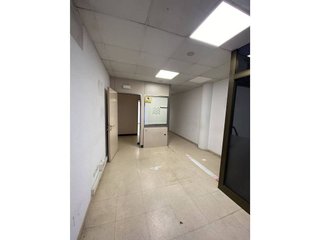 Local comercial en alquiler en Eixample Nord – La Devesa en Girona