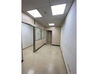 Local comercial en alquiler en Eixample Nord – La Devesa en Girona