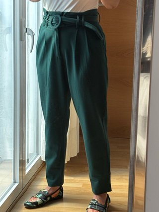 Pantalón Zara talle alto verde con cinturón