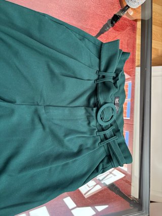 Pantalón Zara talle alto verde con cinturón
