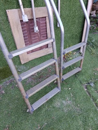 Escaleras de piscina metálicas