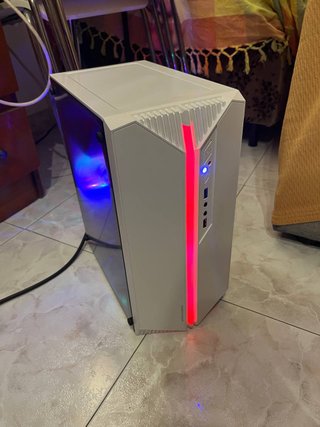 PC Gaming Blanco con Luces LED