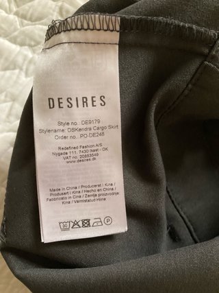 Falda cargo gris antracita con cinturón