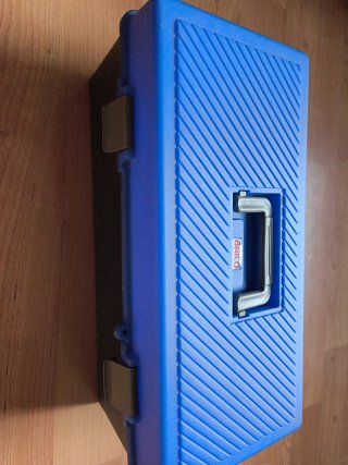 Caja de herramientas negra y azul