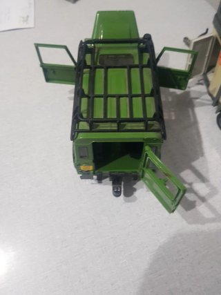 Bruder Land Rover Defender 1:16