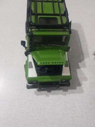 Bruder Land Rover Defender 1:16
