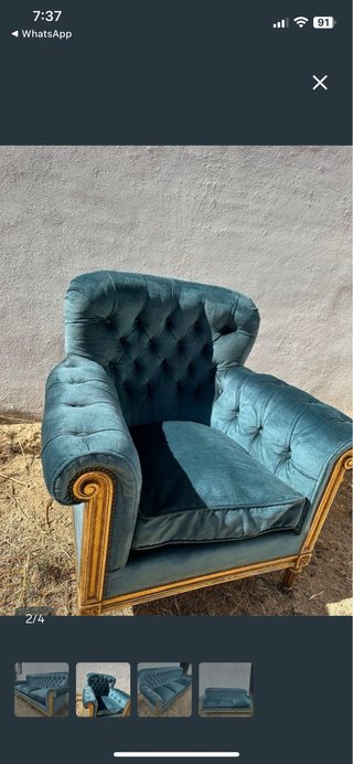 Sofá y 2 sillones capitoné azul y dorado