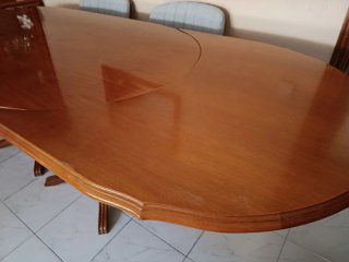 Mesa de comedor de madera