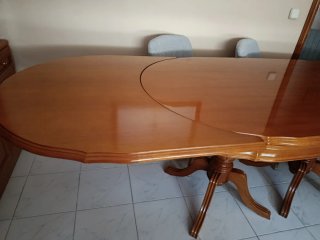 Mesa de comedor de madera