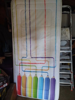 Colchón 190x90 cm con diseño de lápices