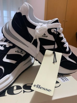 Zapatillas Ellesse Negras y Blancas Talla 43