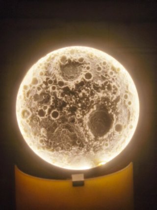 lampada a forma di luna con effetto 3D