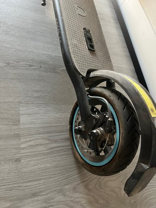 Patinete eléctrico Bongo gris y negro