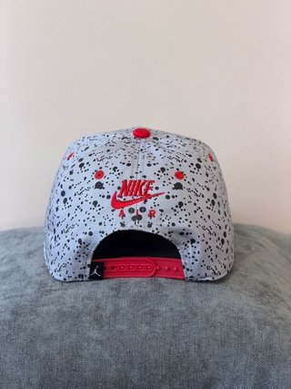 Gorra Jordan Gris y Roja