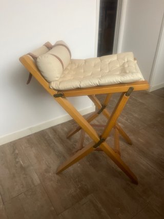 Banqueta madera cojín beige