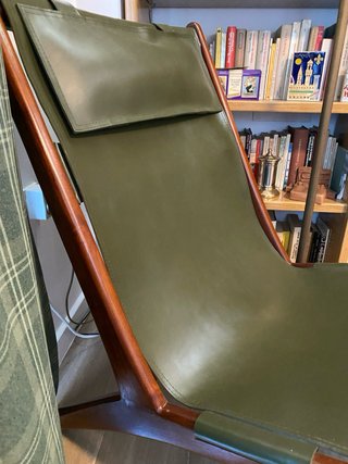 Sillón piel y madera verde