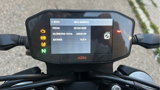 KTM 790 Duke Negra y Gris
