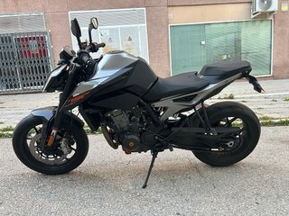 KTM 790 Duke Negra y Gris