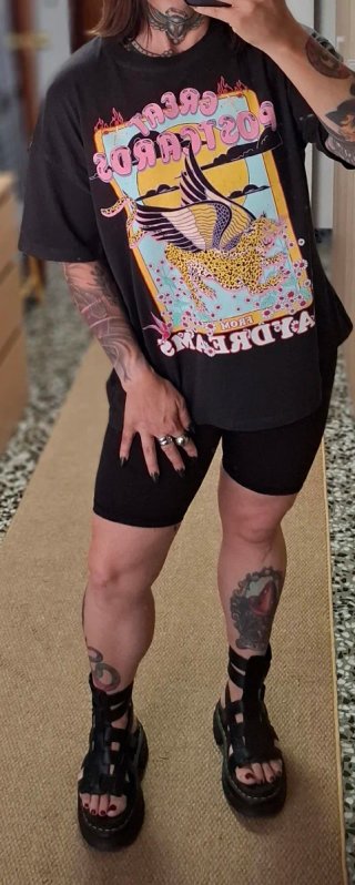 Camiseta negra Oversize Tigre Alas Bershka Talla S