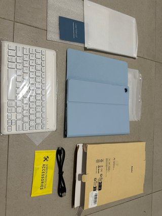 Funda, Teclado y Protector Pantalla Tablet