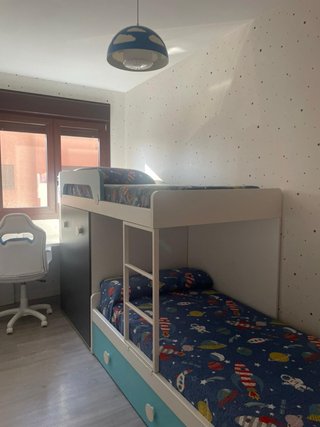 Dormitorio juvenil cama tren + escritorio