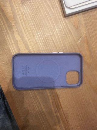 Funda iPhone 13 Piel Morada MagSafe Nueva