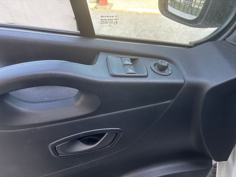 Renault Trafic 2020, foto 16