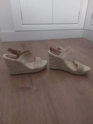 Sandalias de cuña verano beige talla 37