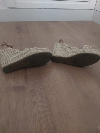 Sandalias de cuña verano beige talla 37