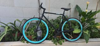 Bicicleta Fixie Negra Ruedas Azules