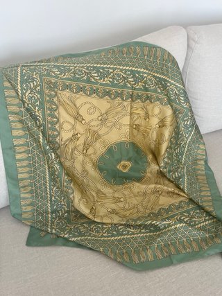 Elegante foulard classico verde e giallo