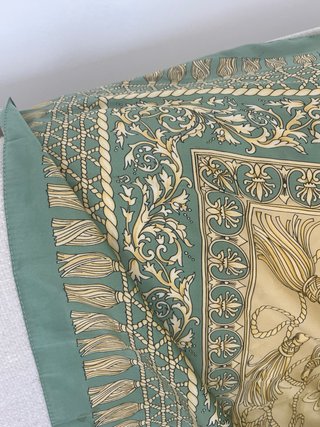 Elegante foulard classico verde e giallo
