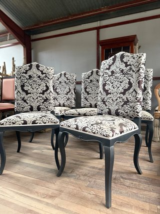 5 Sillas Tapizadas Diseño Damasco