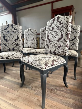5 Sillas Tapizadas Diseño Damasco