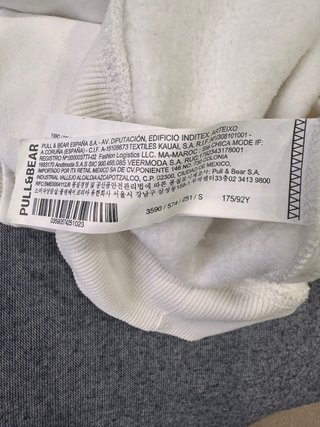Sudadera blanca con texto Reflection of Yourself