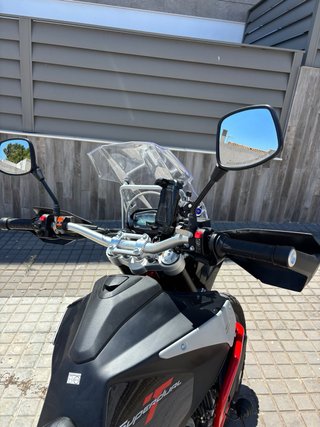 SWM Superdual T 650 - 53CV - 1.490 km con maletín