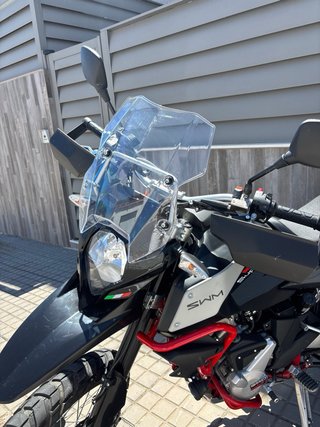 SWM Superdual T 650 - 53CV - 1.490 km con maletín