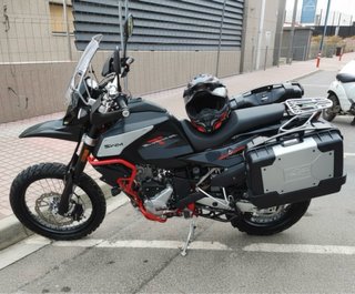 SWM Superdual T 650 - 53CV - 1.490 km con maletín