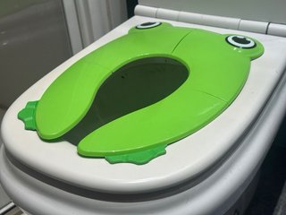 Asiento de inodoro plegable para niños