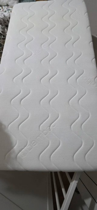 Cuna Ikea Blanca, con colchón y nórdico.